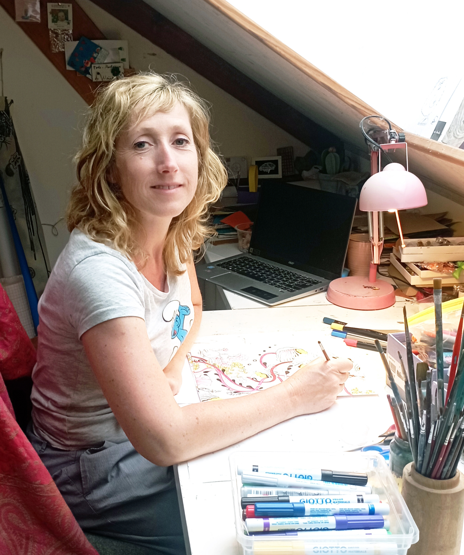 Portrait de Sandrine dans son atelier
